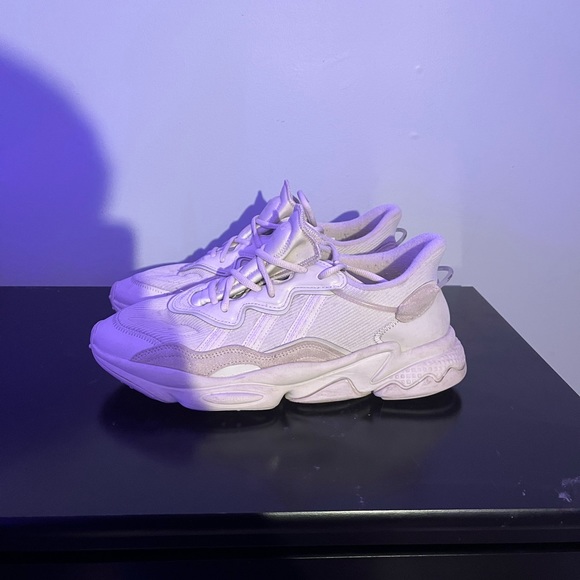 Size 10.5 Yeezy Mens (BRAND NEW) - Picture 1 of 4